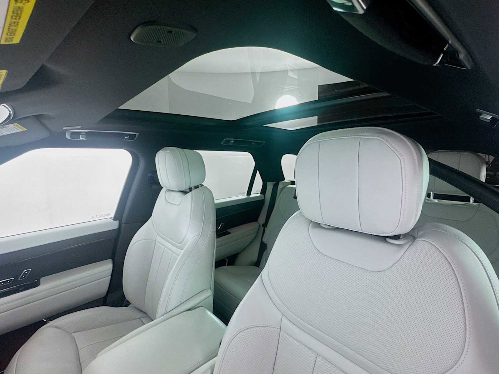 Used 2024 Land Rover Range Rover Sport SE image 14