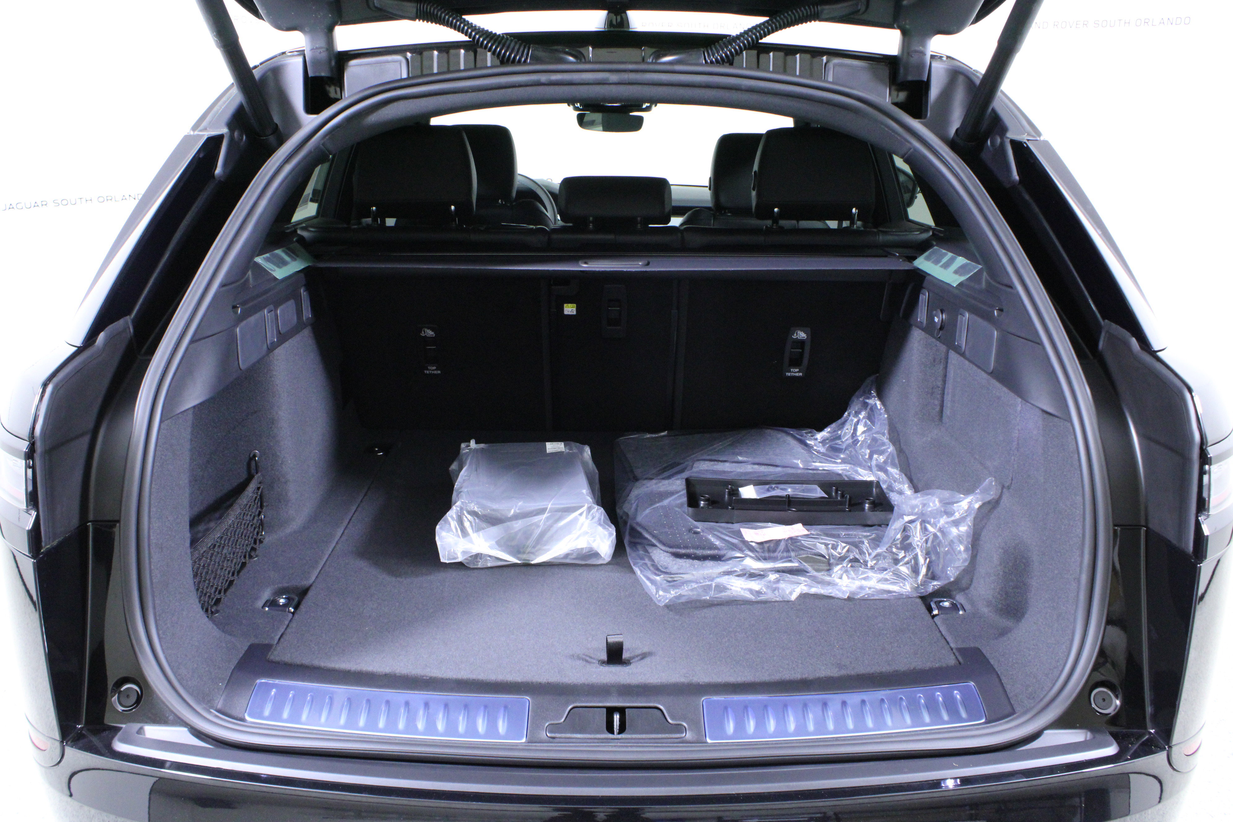 New 2026 Land Rover Range Rover Velar Dynamic SE image 9