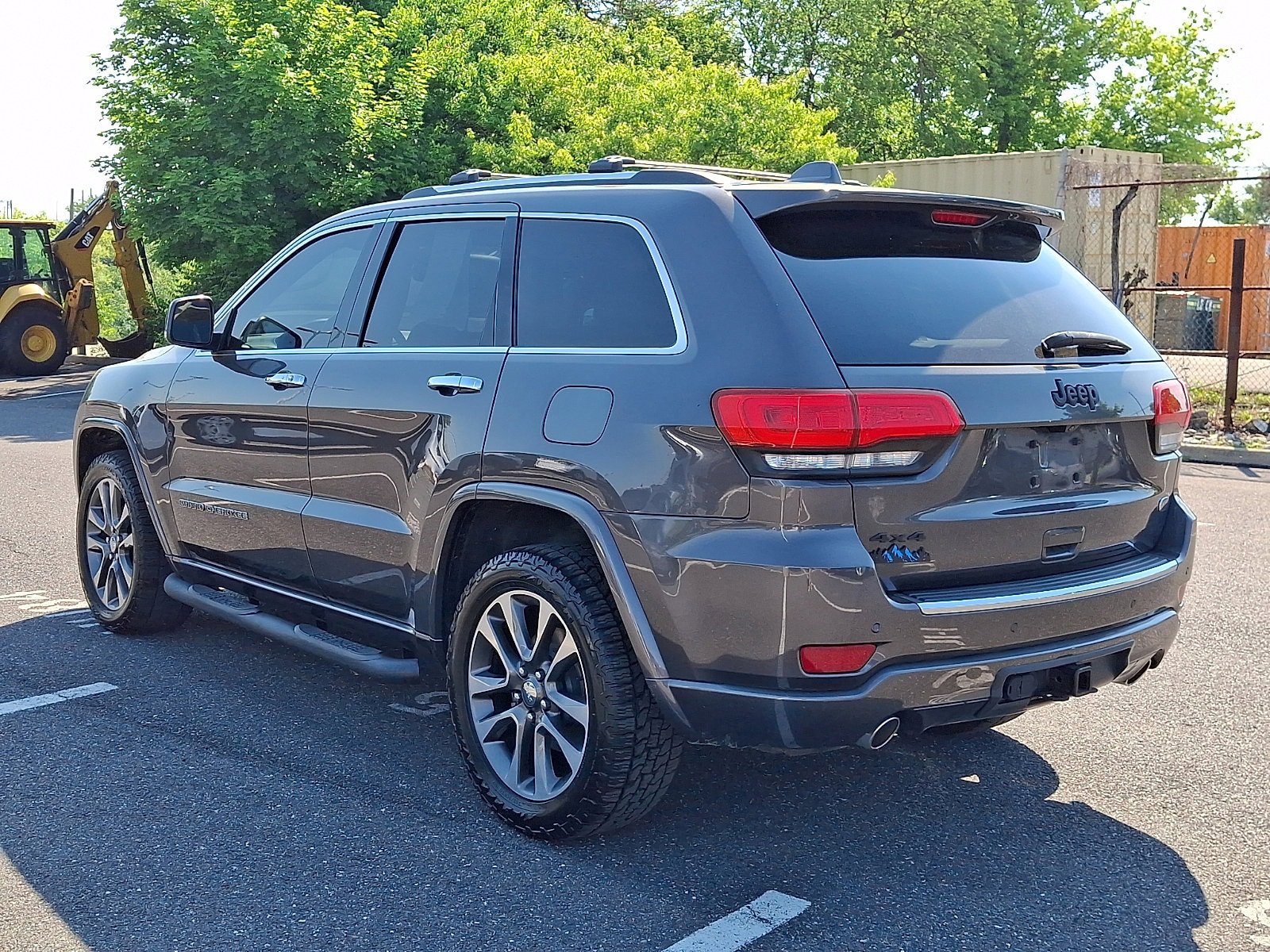 Used 2017 Jeep Grand Cherokee Overland AWD/4WD image 4