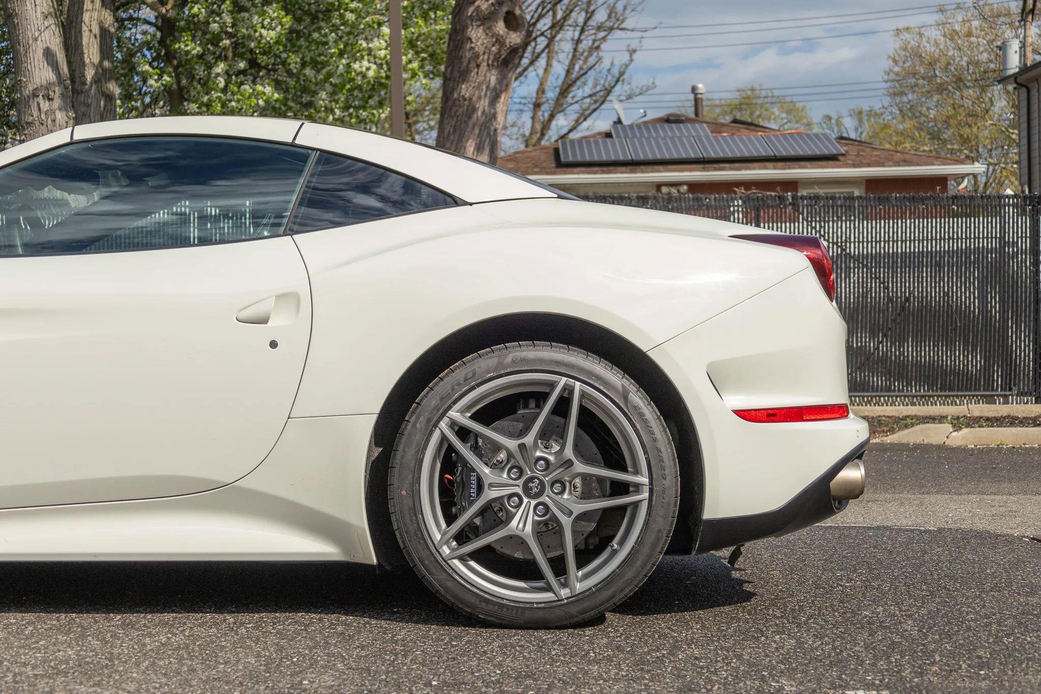 Used 2016 Ferrari California T RWD image 28