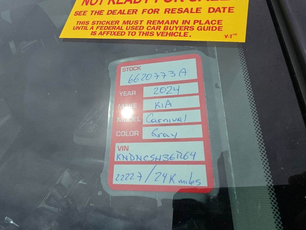 Used 2024 Kia Carnival EX FWD image 11