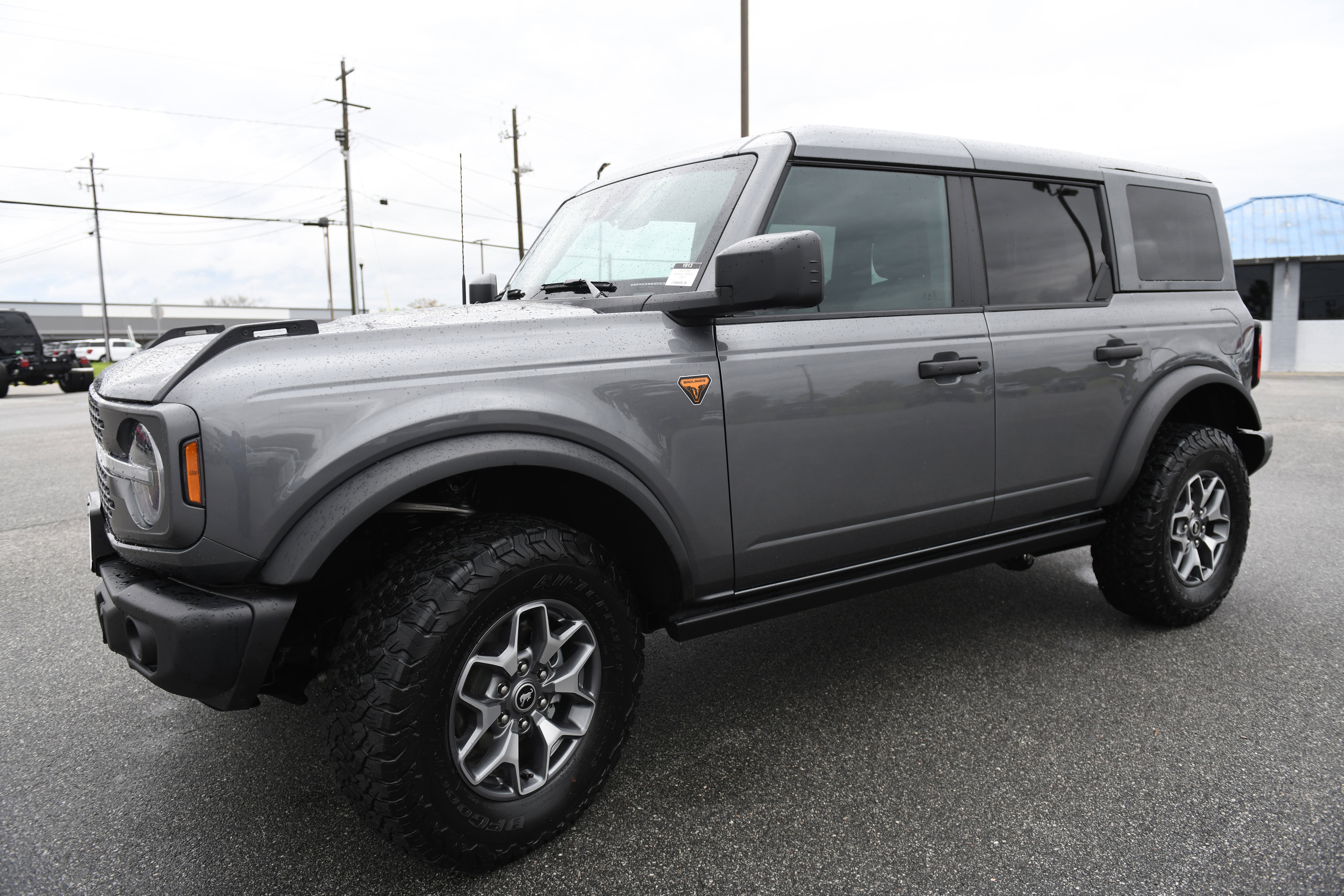 Used 2025 Ford Bronco Badlands image 11