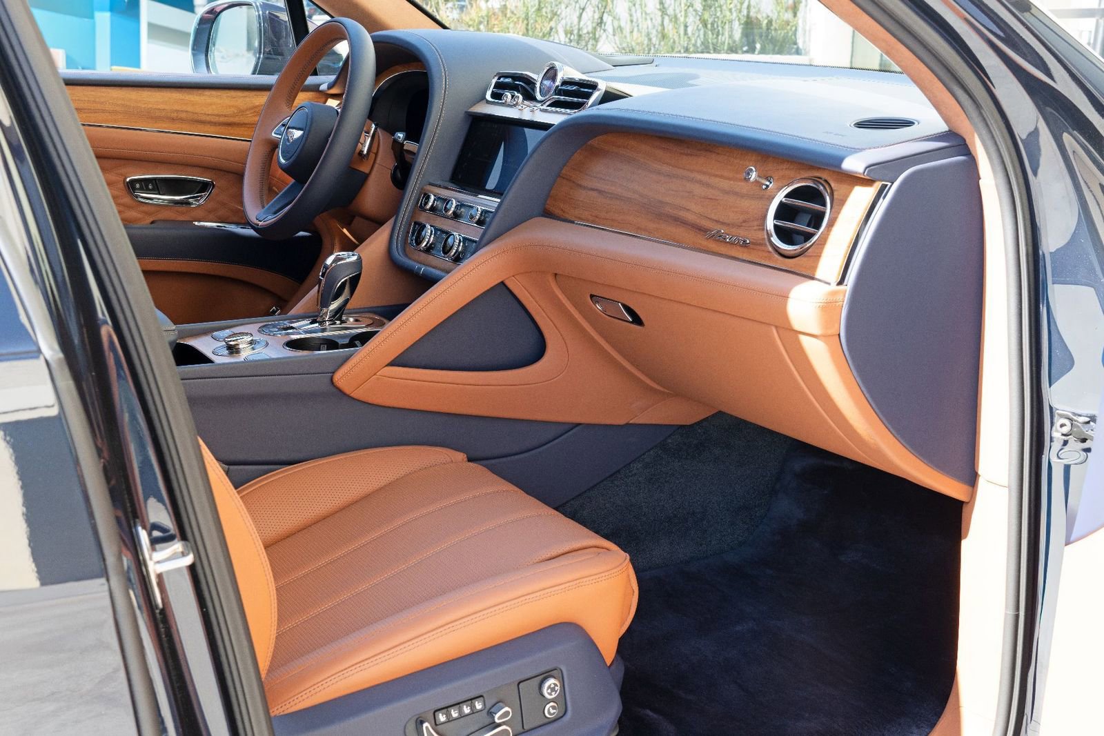 Used 2024 Bentley Bentayga image 10