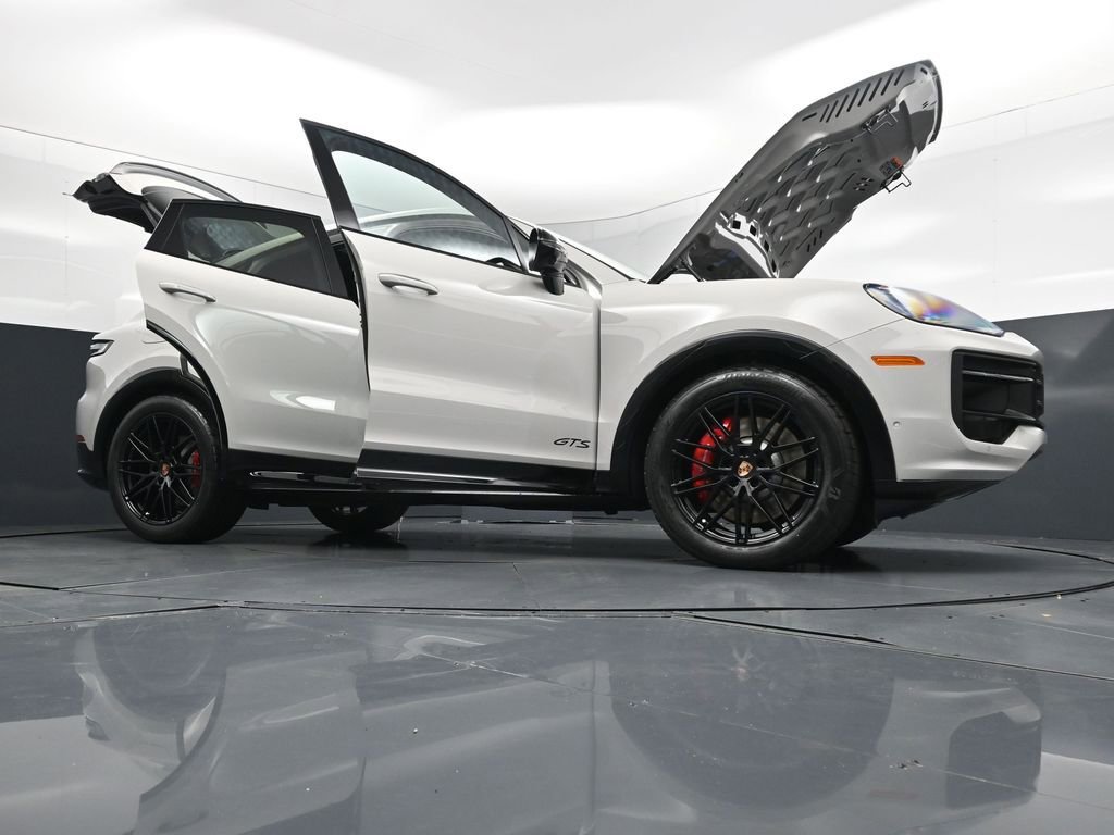 New 2026 Porsche Cayenne GTS image 32