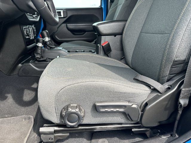Used 2025 Jeep Wrangler Sport AWD/4WD image 17