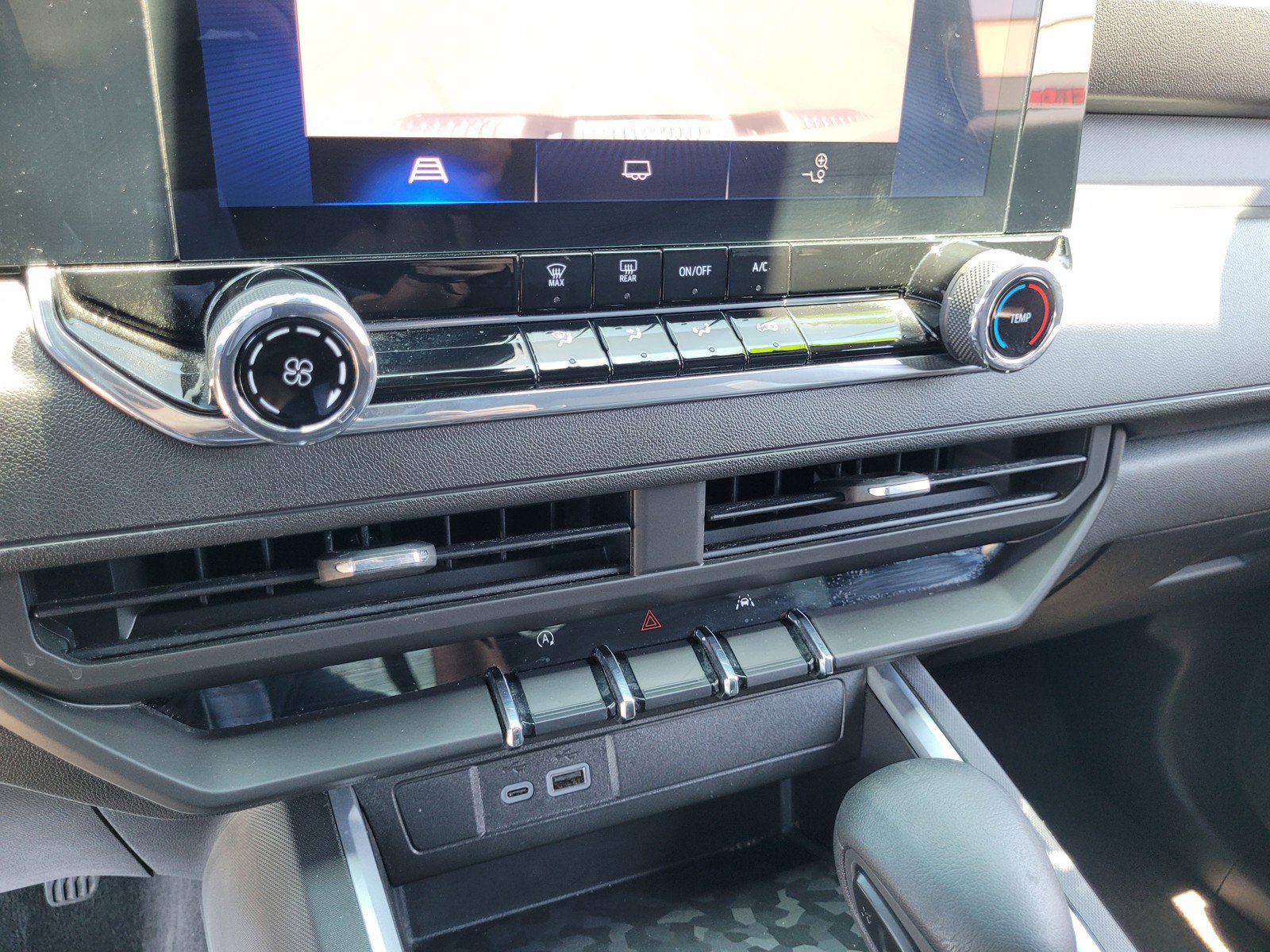 Used 2023 Chevrolet Colorado Trail Boss AWD/4WD image 19
