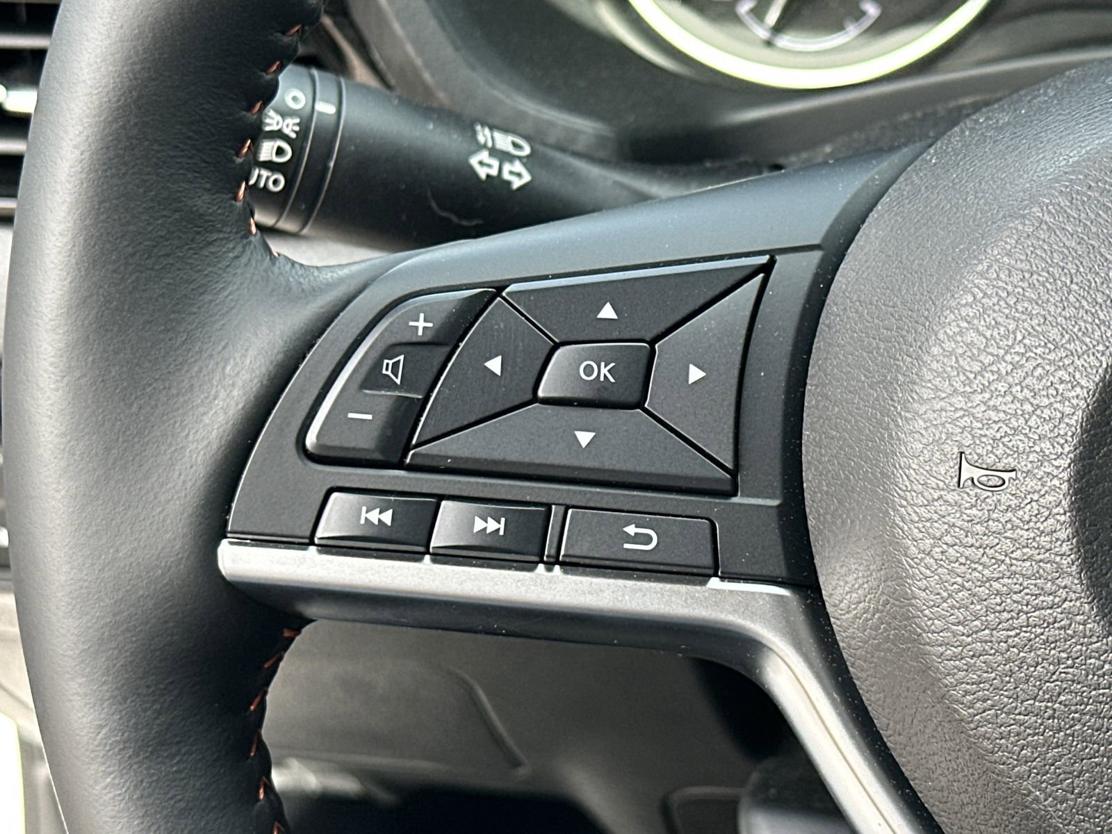Certified 2025 Nissan Sentra SR w/ SR Premium Package FWD image 23