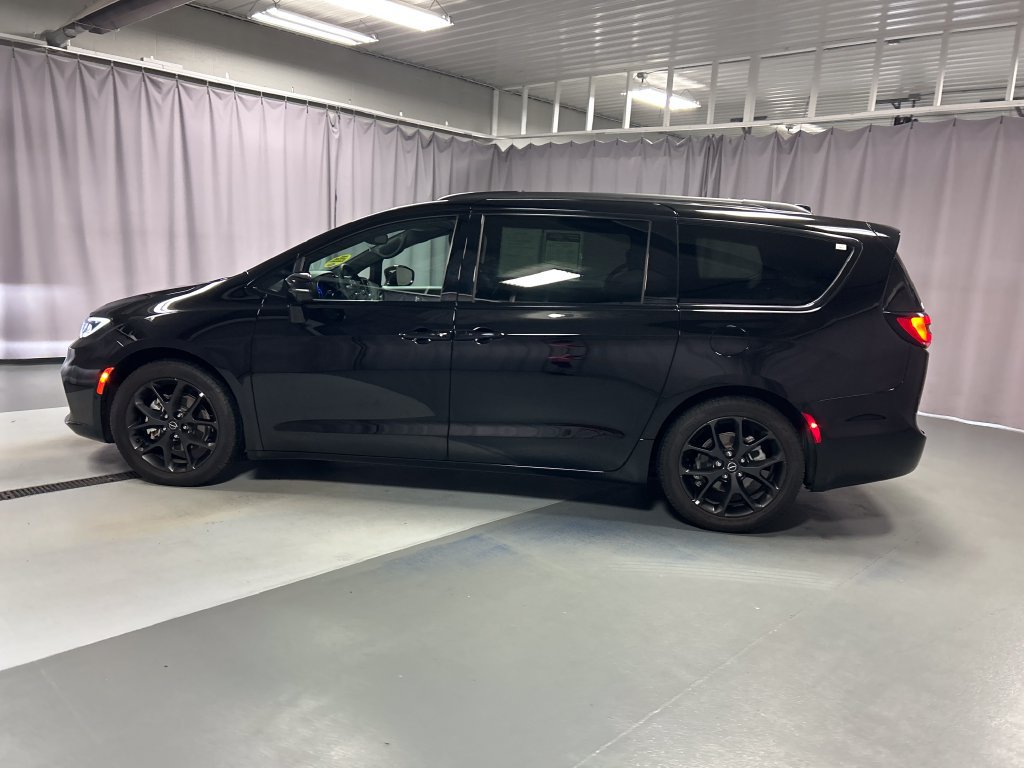 Used 2026 Chrysler Pacifica Select w/ S Appearance Package FWD image 4