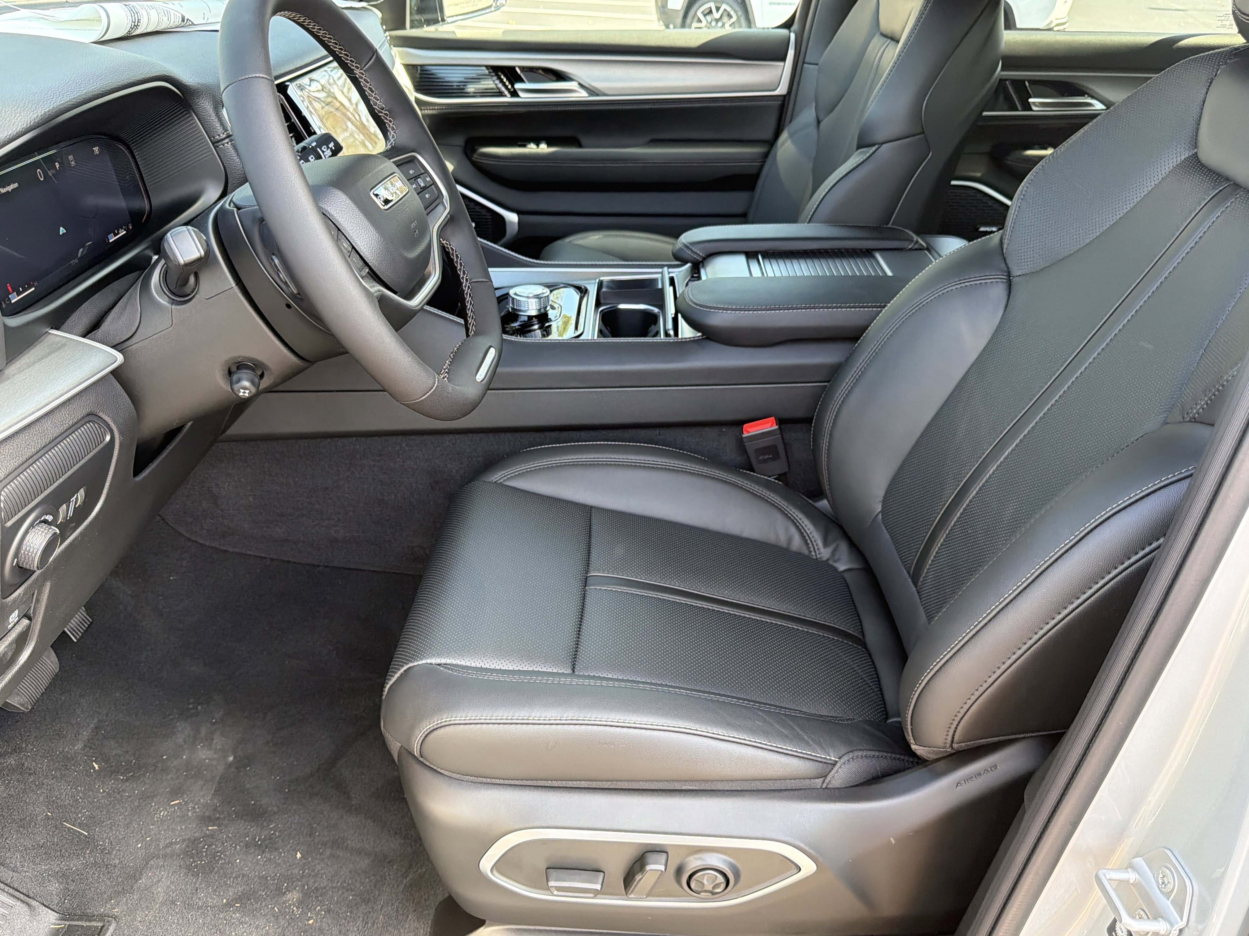 New 2026 Jeep Grand Wagoneer L 2WD image 11