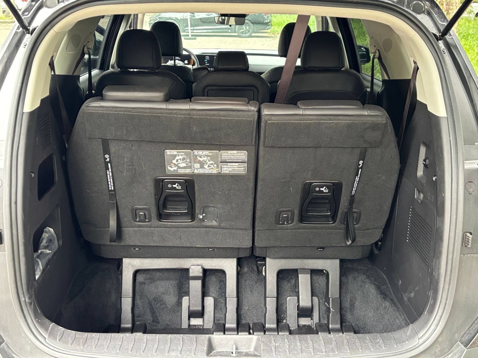 Used 2026 Kia Carnival FWD image 33