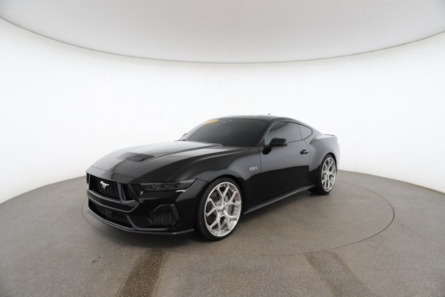 Used 2025 Ford Mustang GT Premium image 2