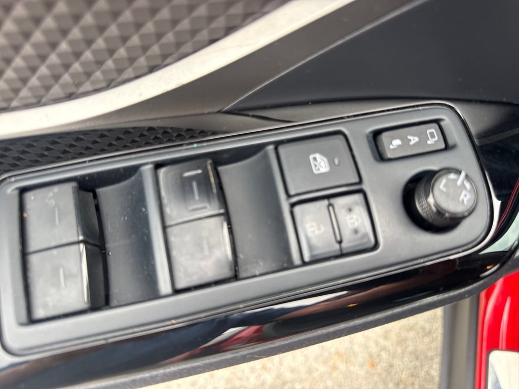 Used 2022 Toyota C-HR Limited FWD image 18