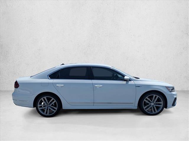 Used 2017 Volkswagen Passat 1.8T R-Line w/ R-Line Lighting Package FWD image 4