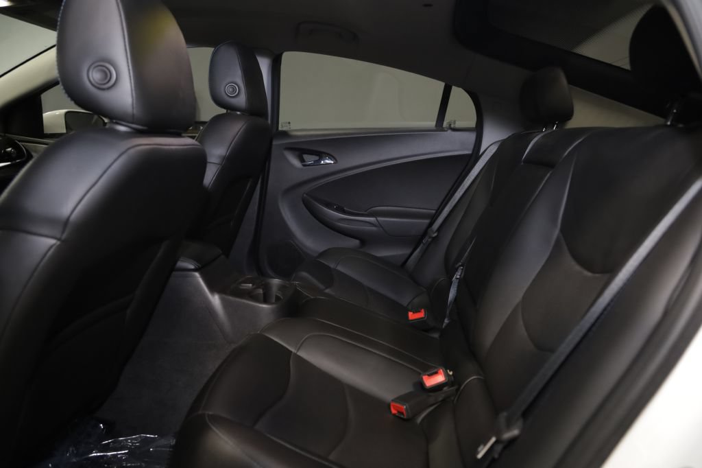 Used 2018 Chevrolet Volt LT w/ Comfort Package FWD image 18