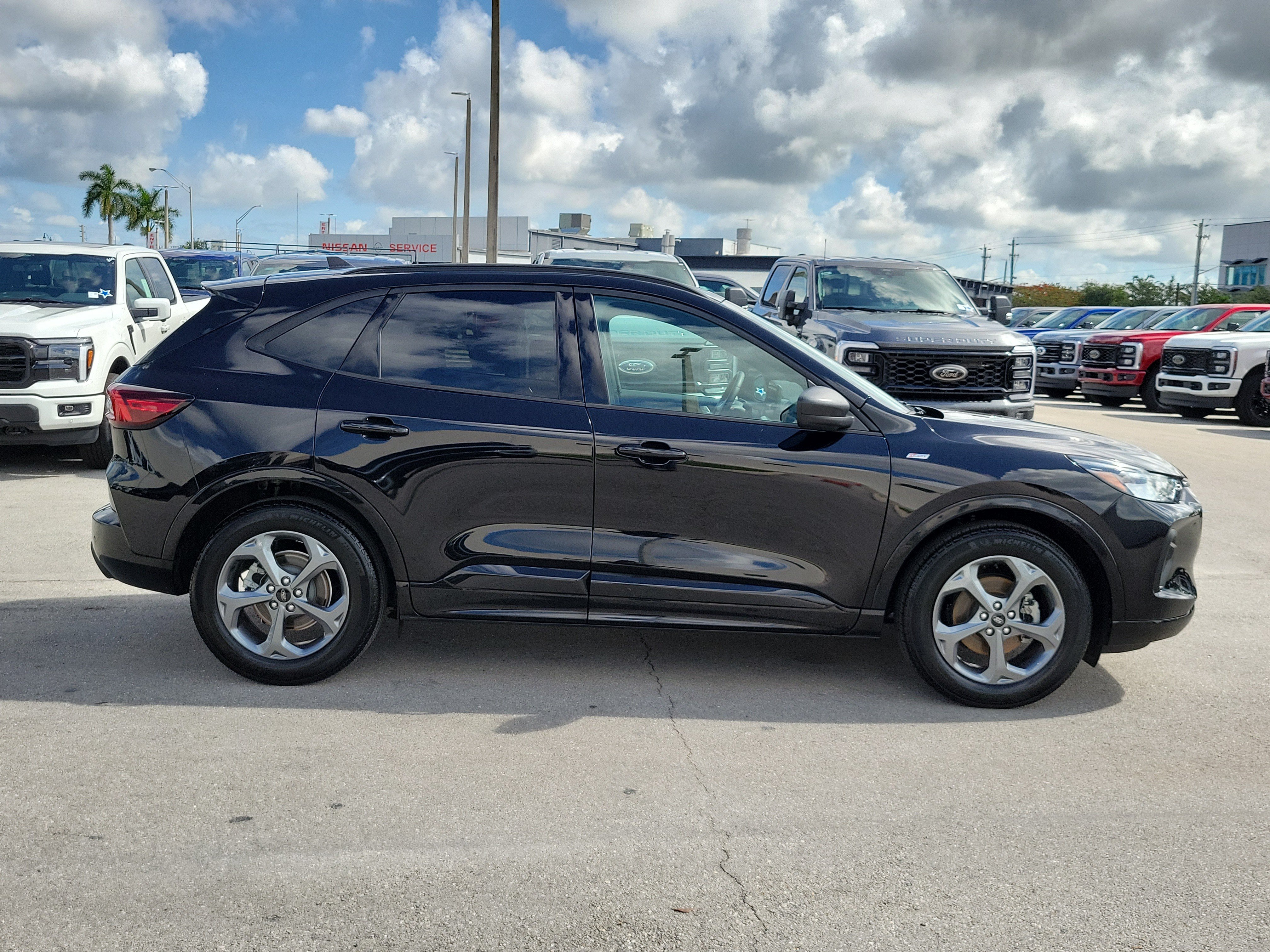Used 2024 Ford Escape ST-Line w/ Tech Pack #1 FWD image 4