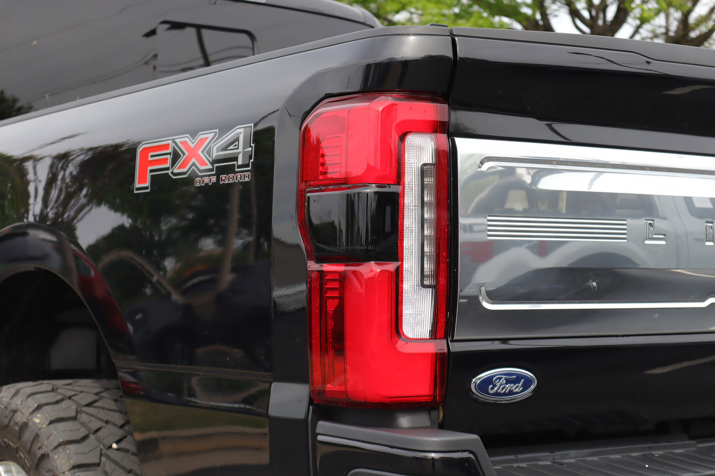 Used 2024 Ford F250 Limited w/ FX4 Off-Road Package AWD/4WD image 32
