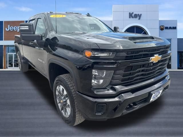 Used 2024 Chevrolet Silverado 2500 Custom w/ Custom Convenience Package AWD/4WD image 9