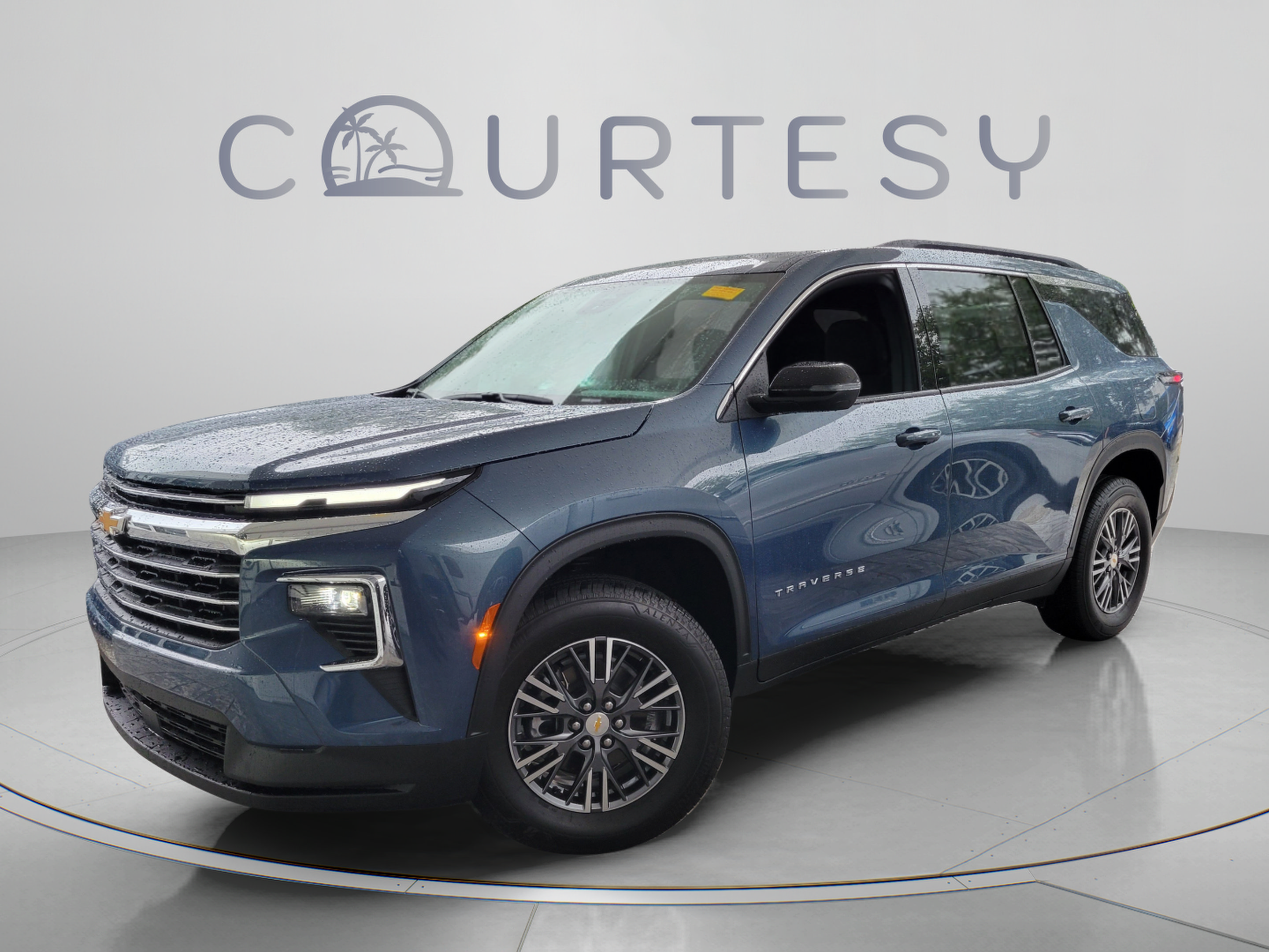 Used 2026 Chevrolet Traverse LT FWD image 1
