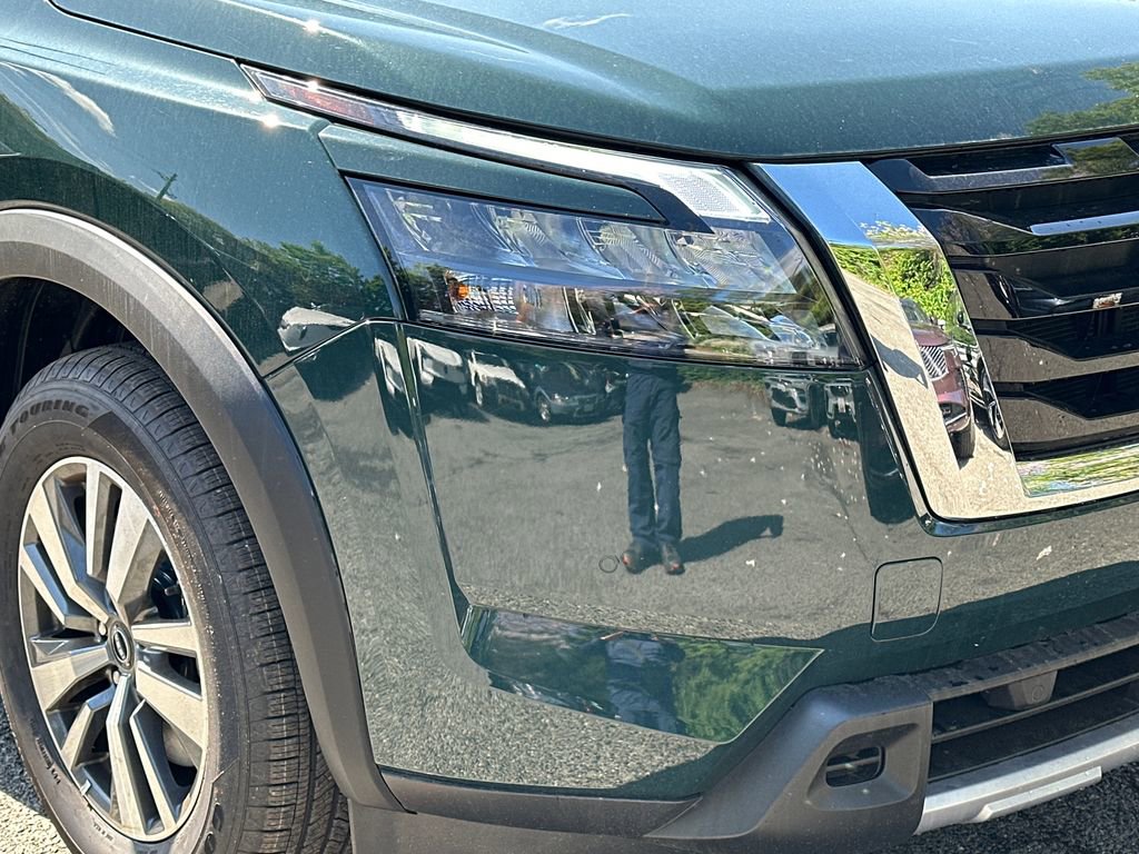 Used 2025 Nissan Pathfinder SL AWD/4WD image 11