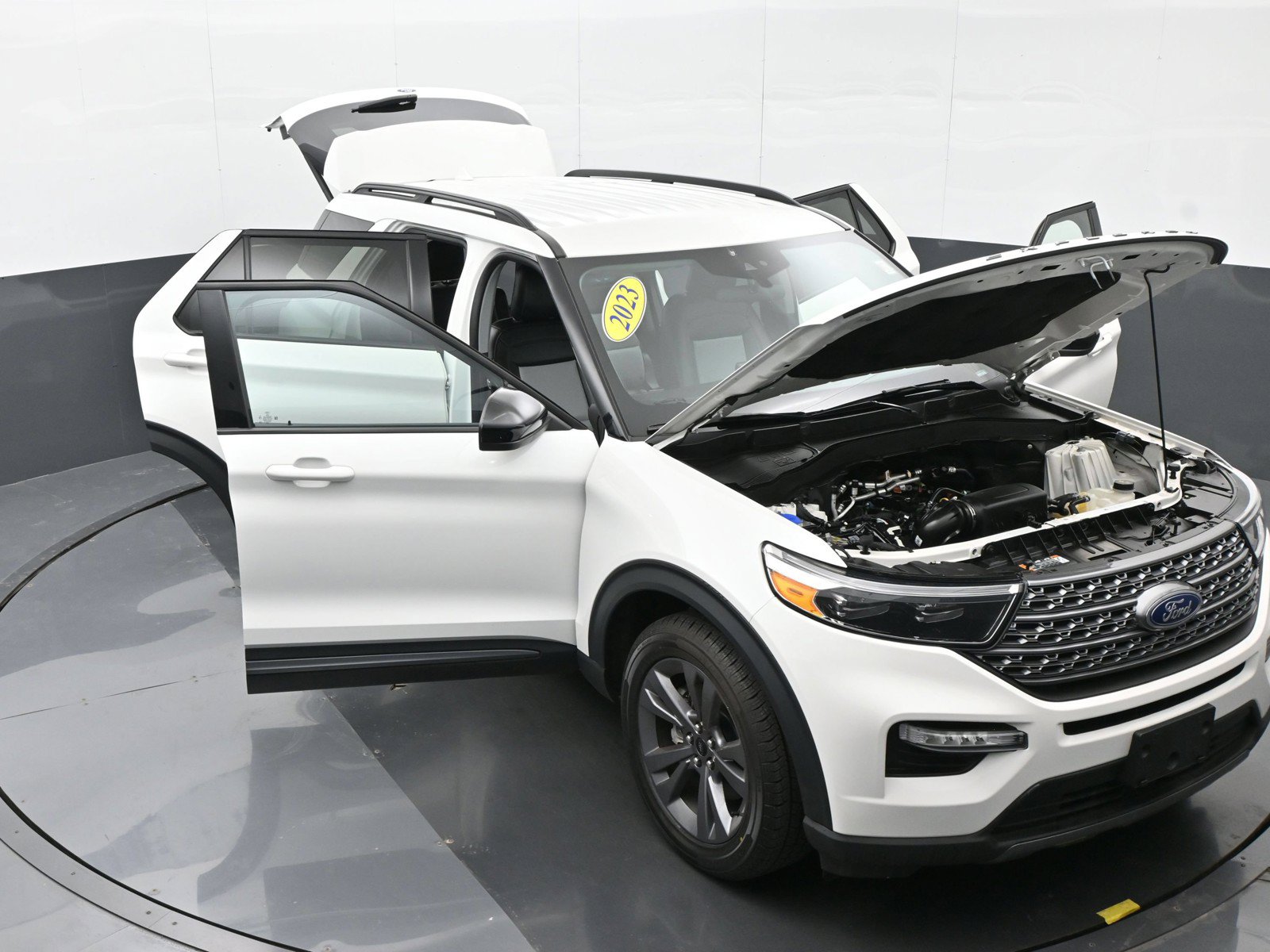 Used 2023 Ford Explorer XLT w/ Equipment Group 202A AWD/4WD image 46