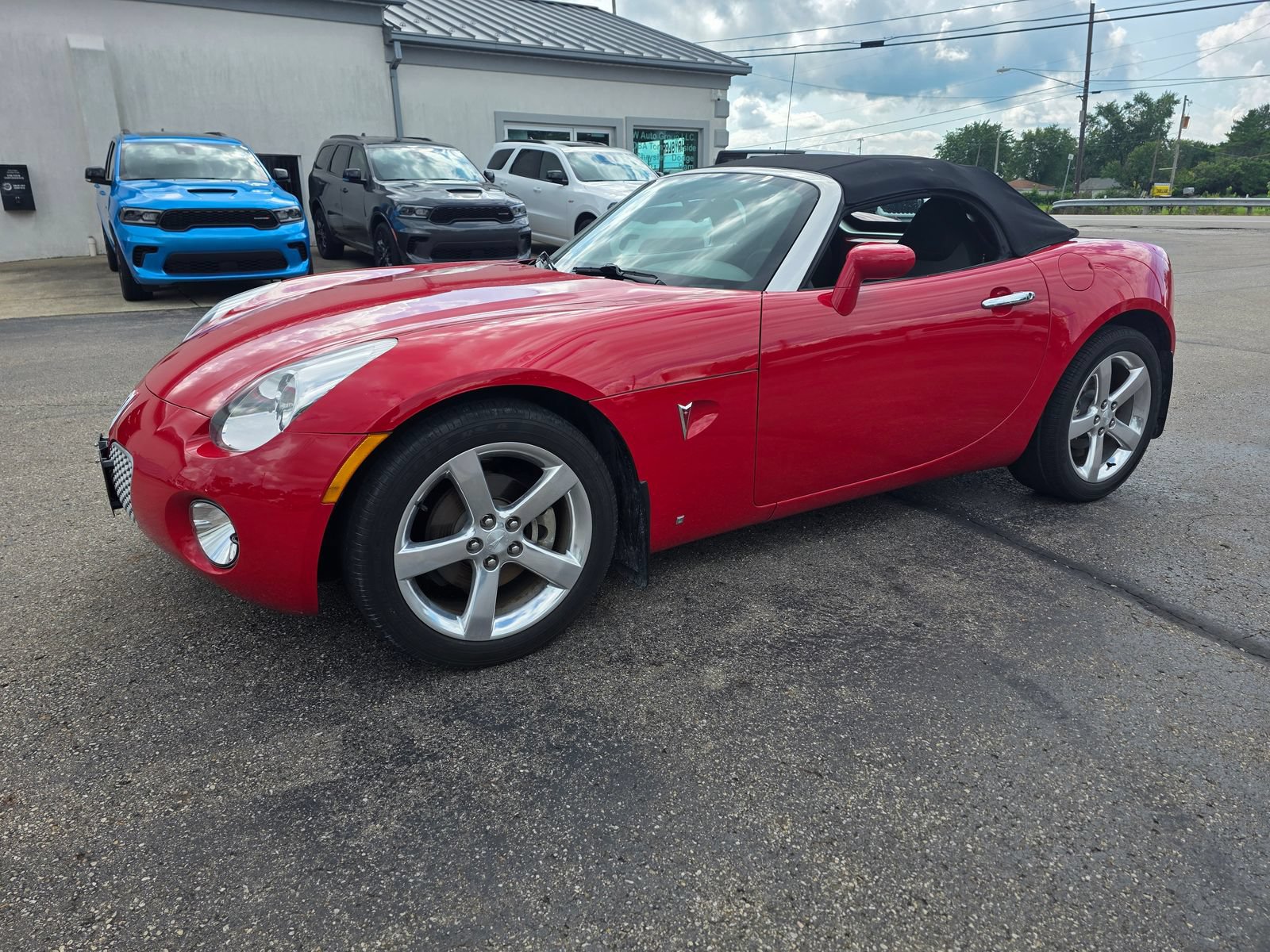 Used 2007 Pontiac Solstice Convertible RWD image 1