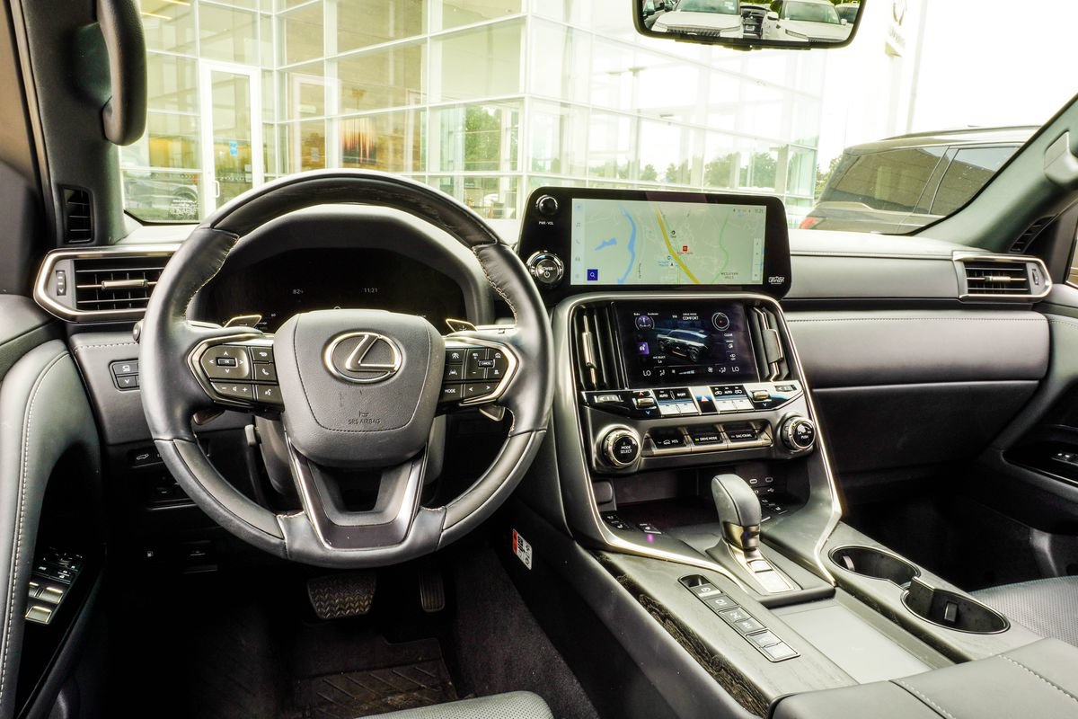 Used 2025 Lexus LX 700h Luxury w/ Appearance Package AWD/4WD image 16