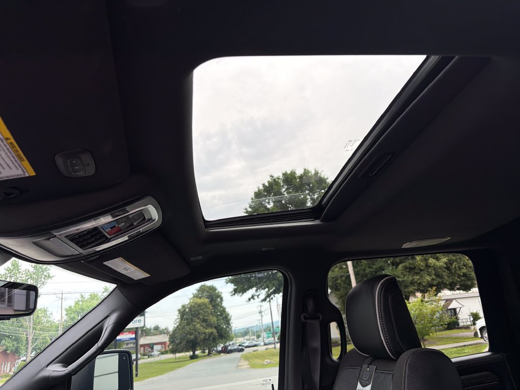 Used 2025 RAM 3500 Limited AWD/4WD image 22