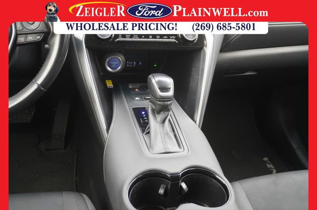 Used 2022 Toyota Venza LE image 16