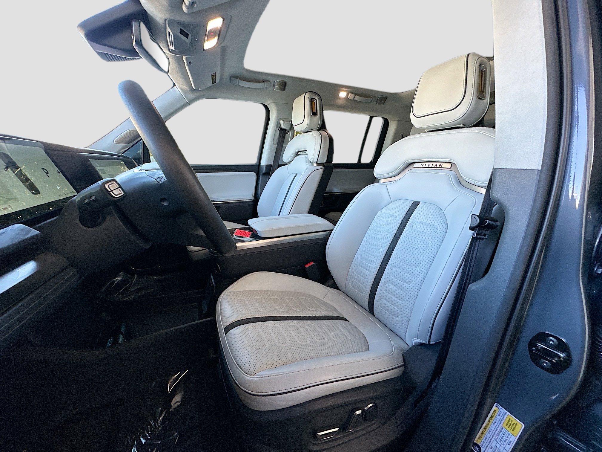 Used 2023 Rivian R1S Adventure image 20