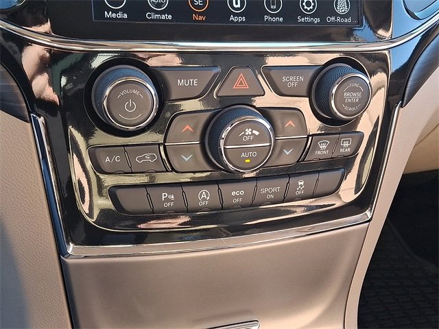 Used 2022 Jeep Grand Cherokee Laredo E image 16