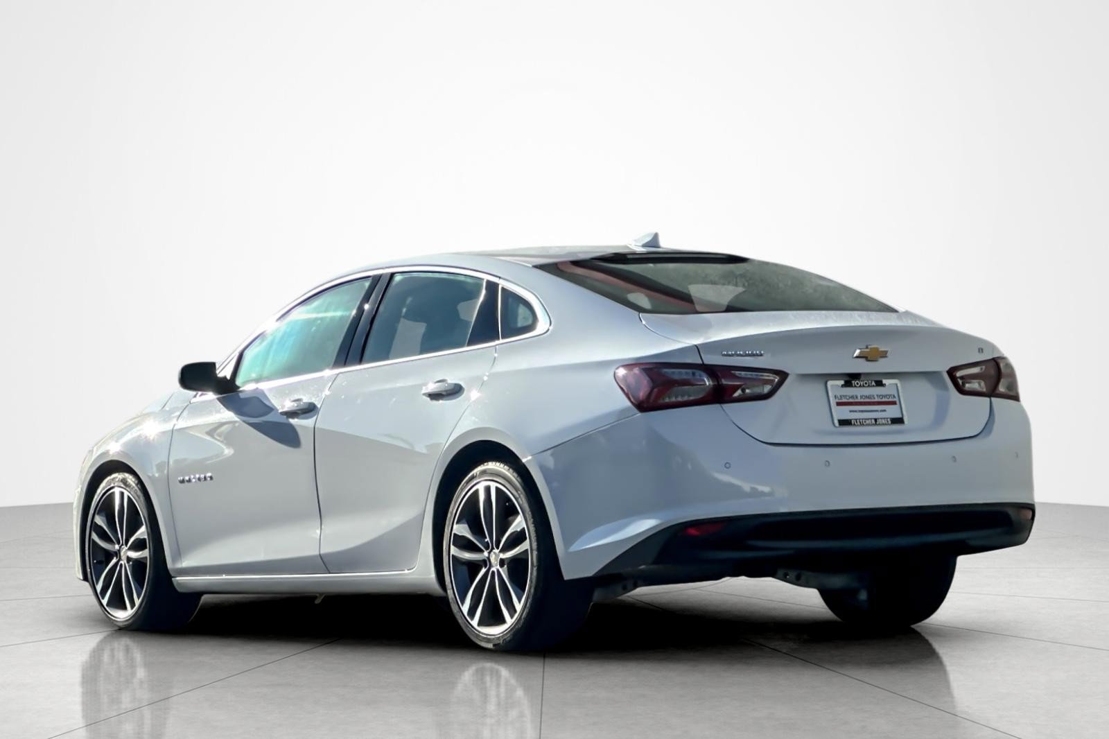 Used 2024 Chevrolet Malibu LT FWD image 3