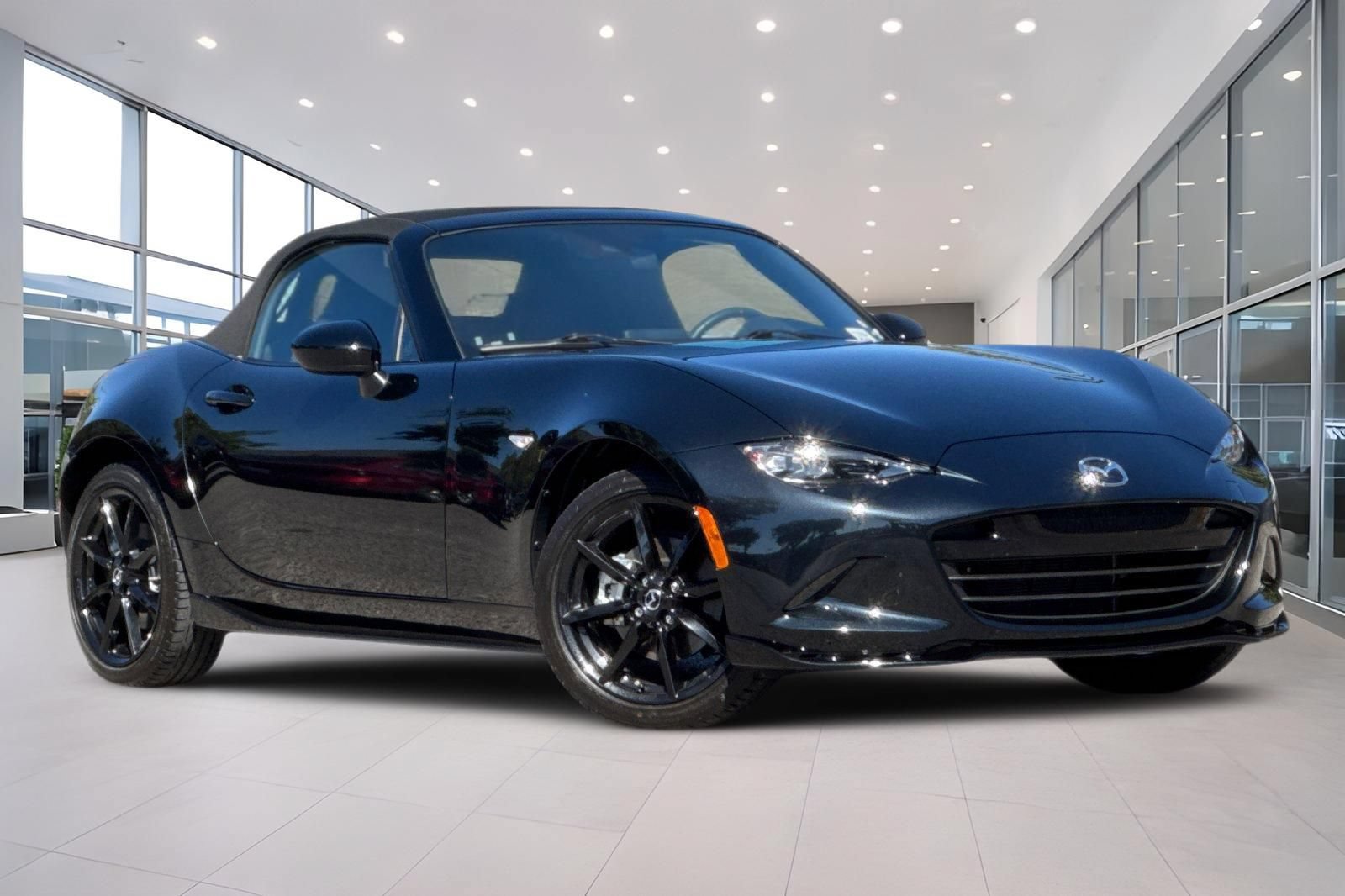 Used 2021 MAZDA MX-5 Miata Club w/ Appearance Package RWD image 10