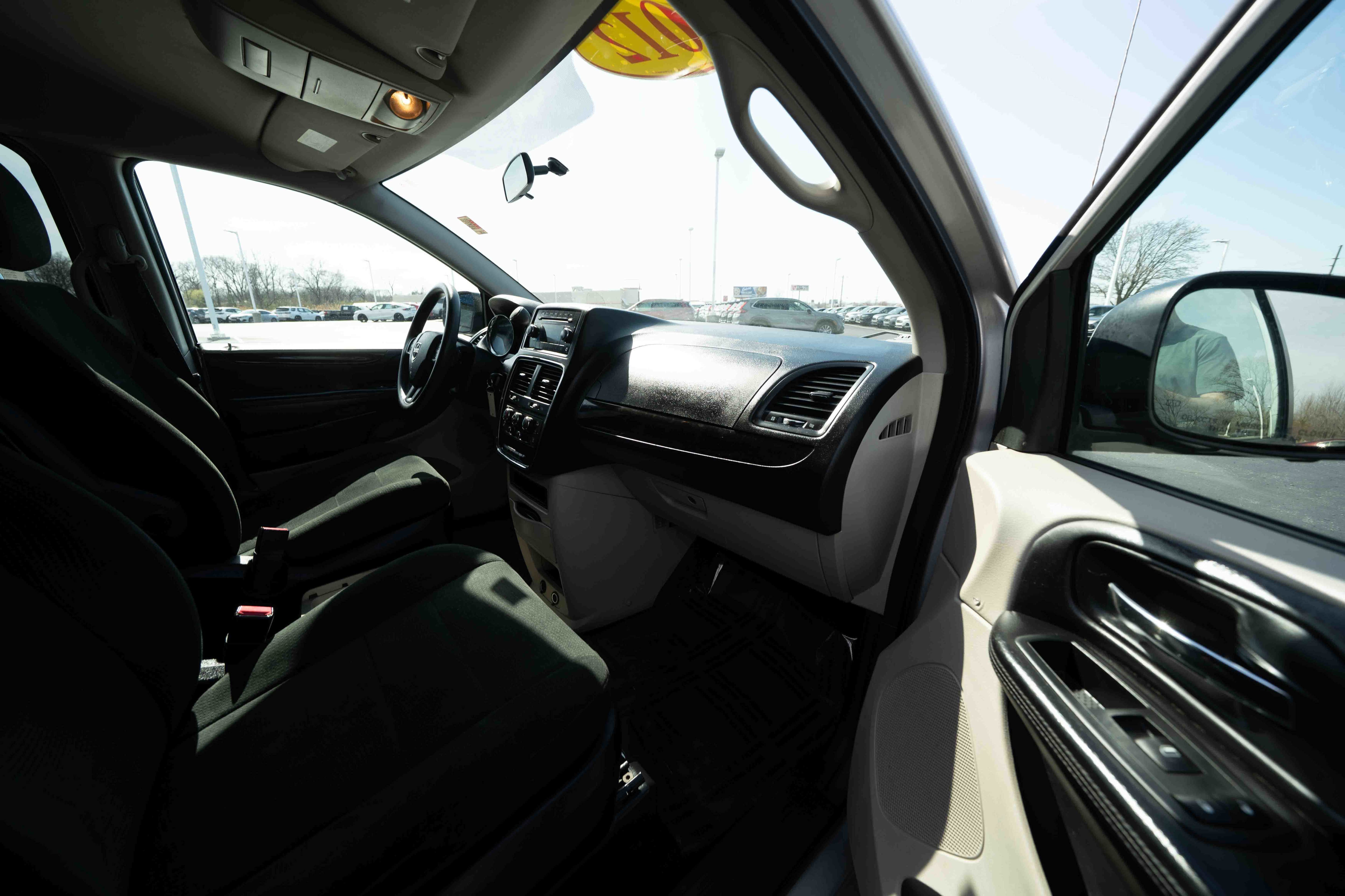 Used 2012 Dodge Grand Caravan SE image 25