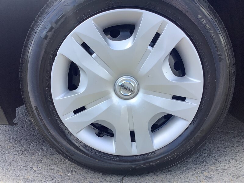 Used 2012 Nissan Versa 1.8 S w/ Plus Pkg FWD image 17