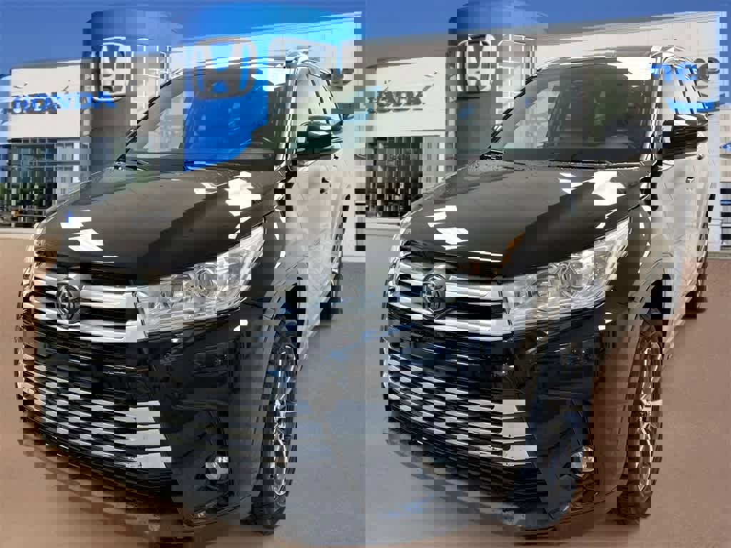 Used 2019 Toyota Highlander XLE image 1