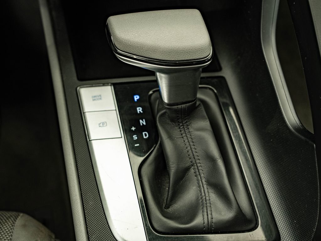 Used 2021 Hyundai Elantra SE FWD image 35