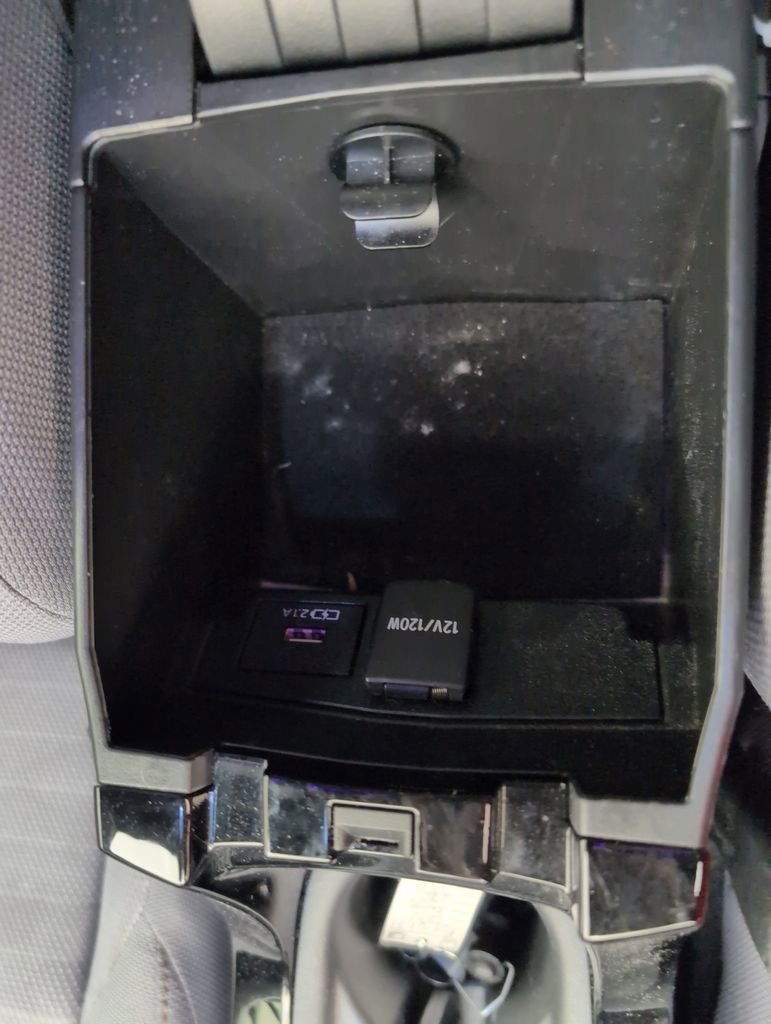 Used 2021 Toyota Corolla SE FWD image 38