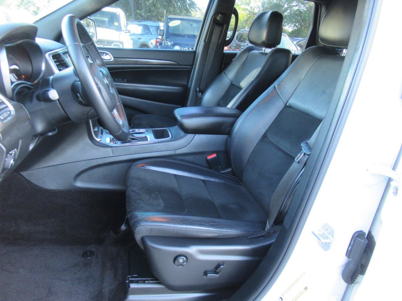 Used 2018 Jeep Grand Cherokee Altitude RWD image 18
