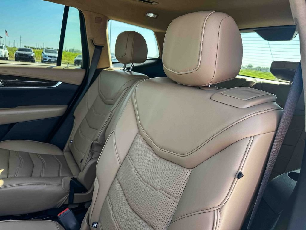 Used 2020 Cadillac XT6 Premium Luxury w/ Platinum Package FWD image 19