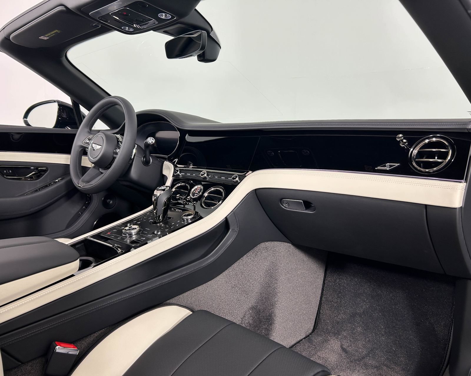 New 2026 Bentley Continental GTC AWD/4WD image 2