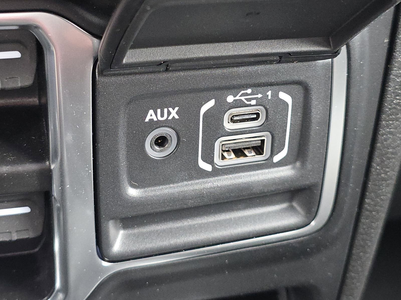 Used 2024 Jeep Wrangler Sport S image 9