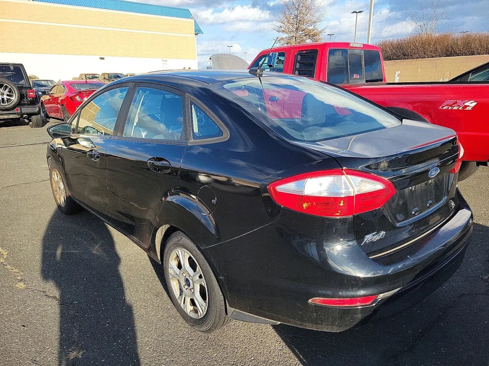 Used 2016 Ford Fiesta SE image 3
