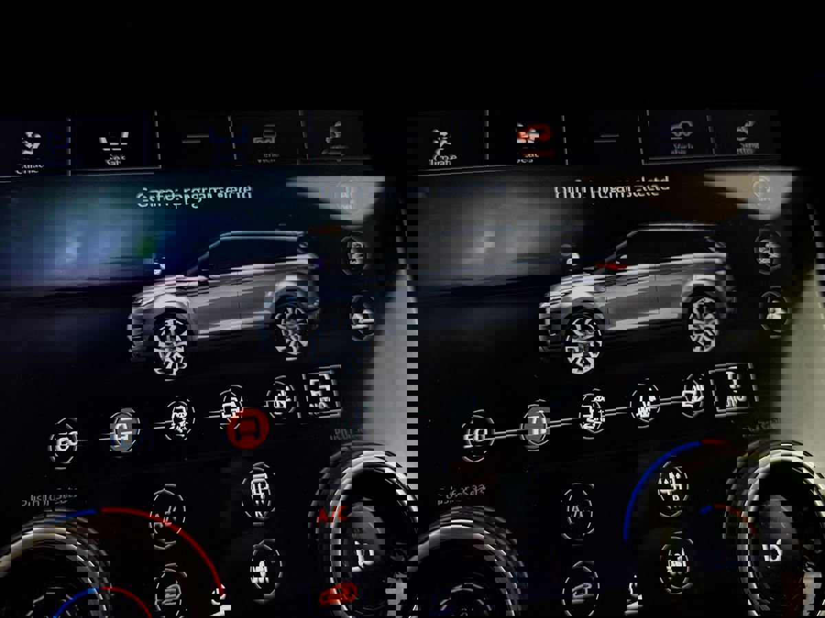 Used 2020 Land Rover Range Rover Evoque R-Dynamic SE image 31