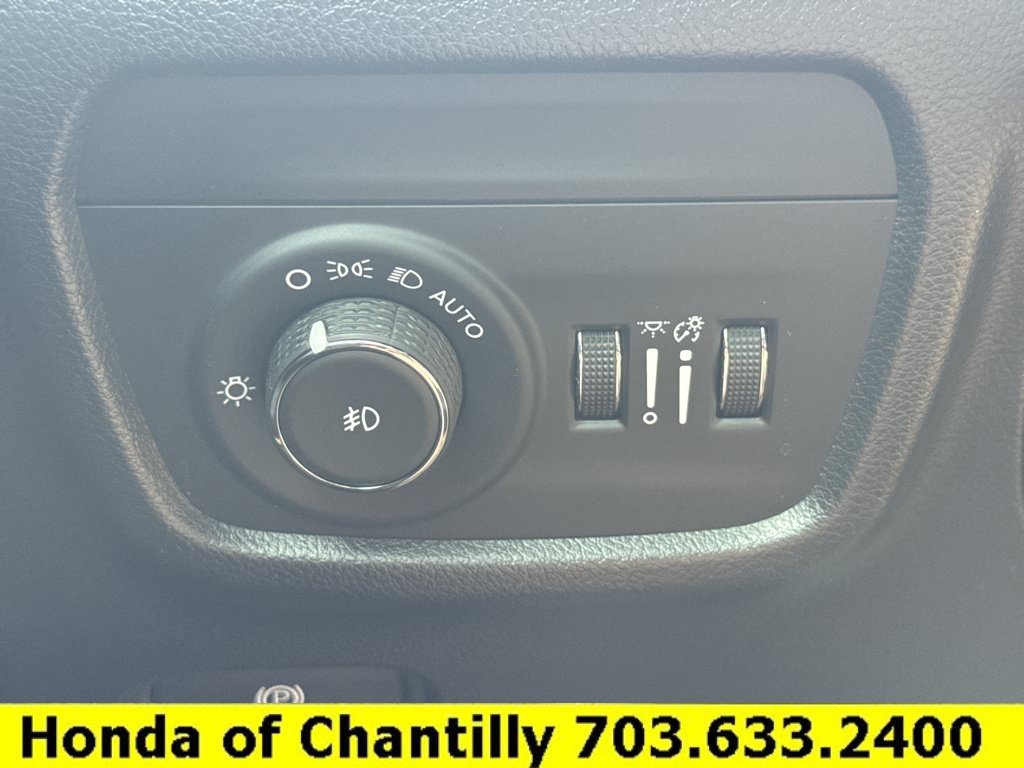 Used 2024 Jeep Grand Cherokee L Overland w/ Luxury Tech Group IV AWD/4WD image 19