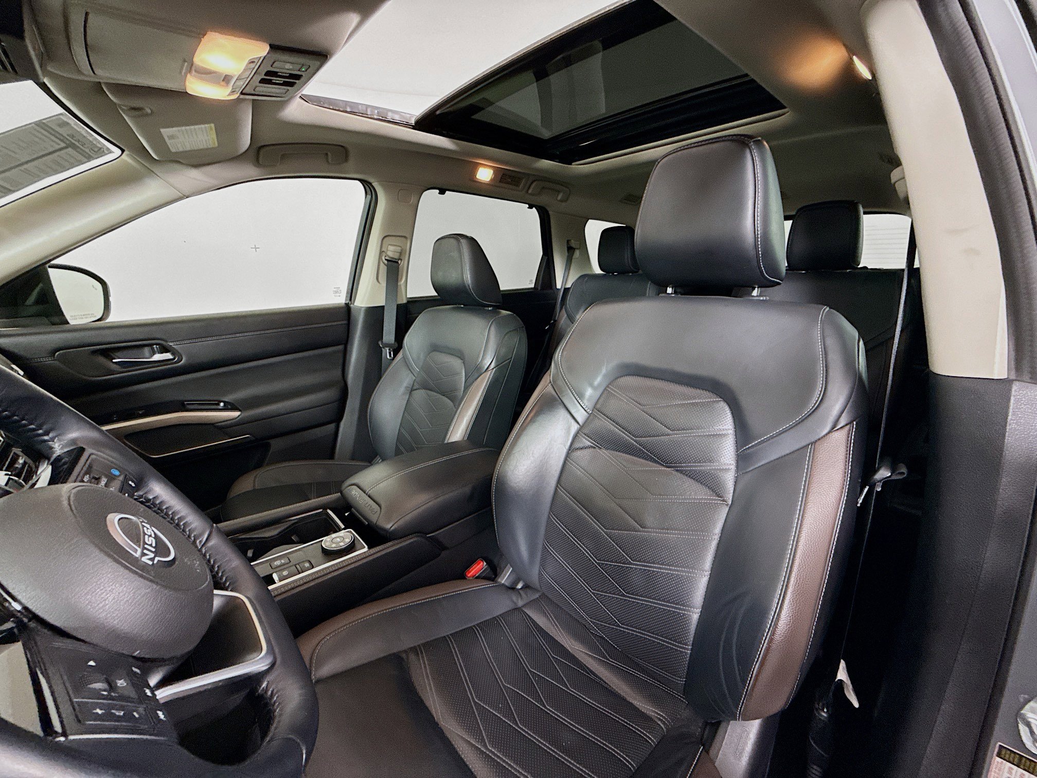 Used 2022 Nissan Pathfinder Platinum w/ Cargo Package image 11