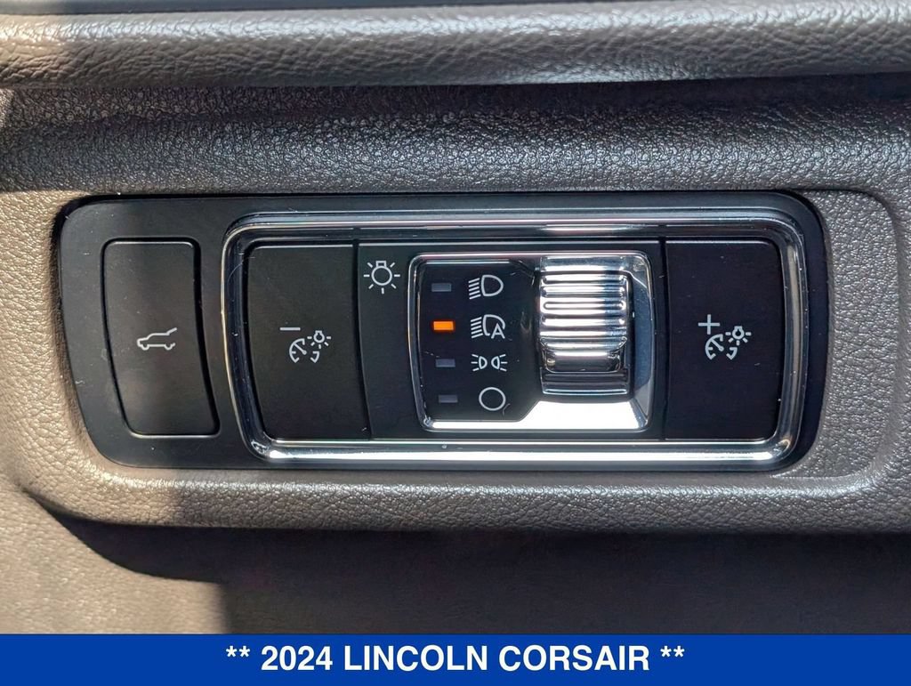 Used 2024 Lincoln Corsair AWD image 28