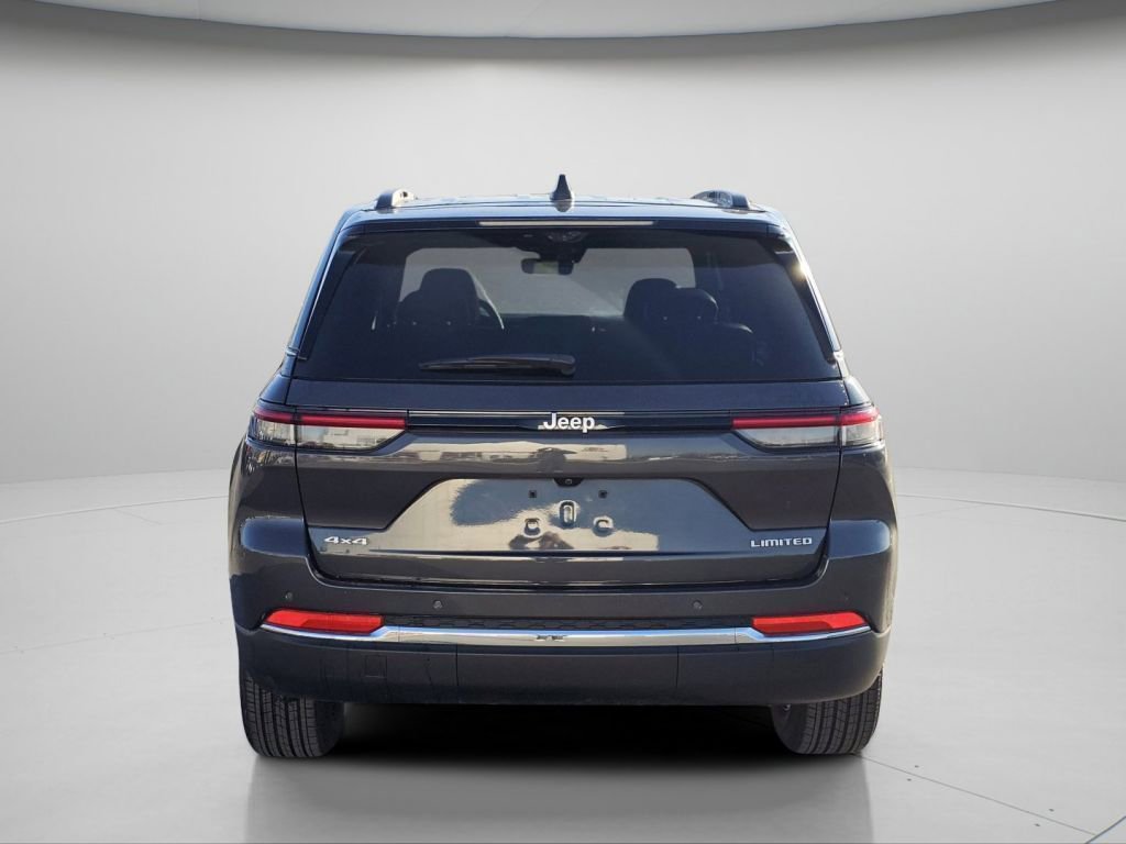 Used 2025 Jeep Grand Cherokee Limited w/ Luxury Tech Group II image 25