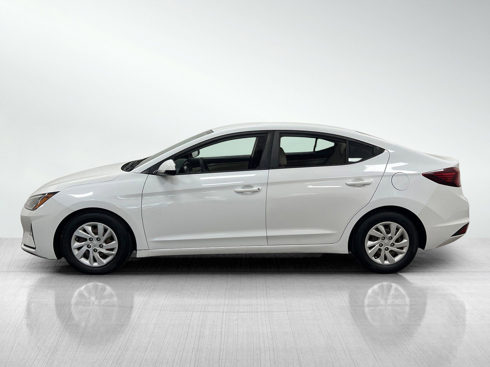 Used 2020 Hyundai Elantra SE image 3