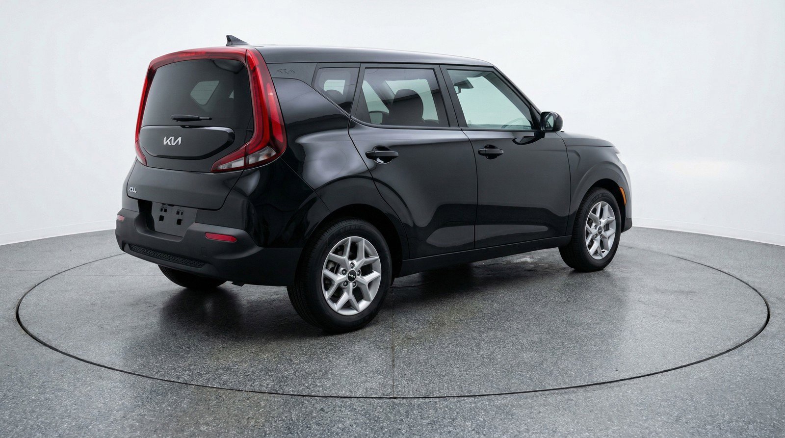 Used 2025 Kia Soul LX w/ LX Technology Package FWD image 9