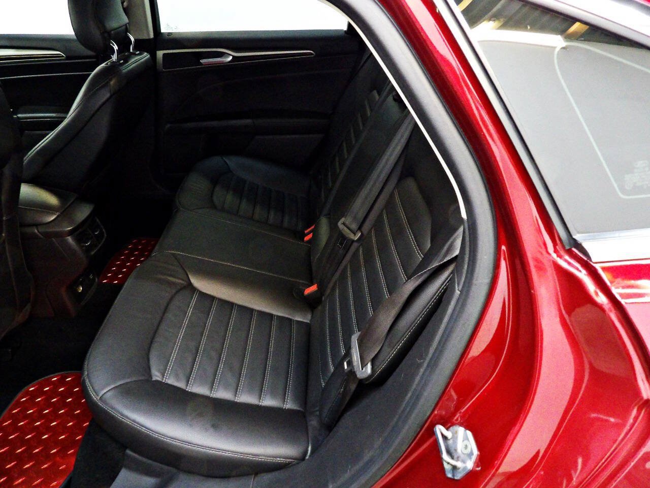 Used 2013 Ford Fusion SE FWD image 10